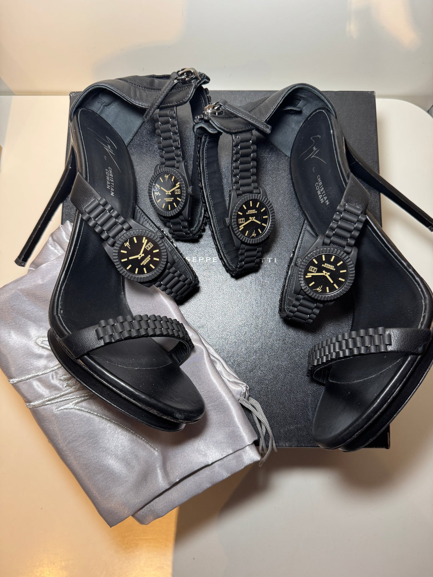 Giuseppe Zanotti × Christian
Cowan 2019 Runway Watch (40)